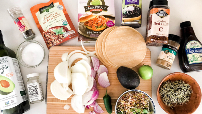 VEGAN RECIPE - 8 LAYER BBQ JACKFRUIT BOWL This vegan recipe for an 8 Layer BBQ Jackfruit Bowl is delicious.