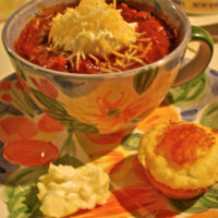 RECIPE TO TRY – CHILI, JALAPENO CHEDDAR CORNBREAD MUFFINS, & HONEY WHIPPED BUTTER