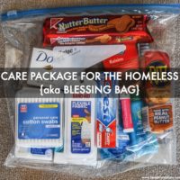 HOW TO MAKE CARE PACKAGES FOR THE HOMELESS {aka BLESSING BAGS}